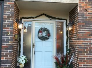 6 Birch Tree Ct, Elmhurst, IL 60126