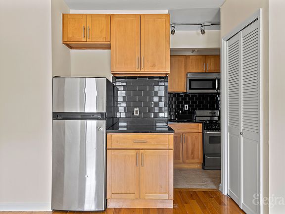4th image of 528 9th Ave APT 3F