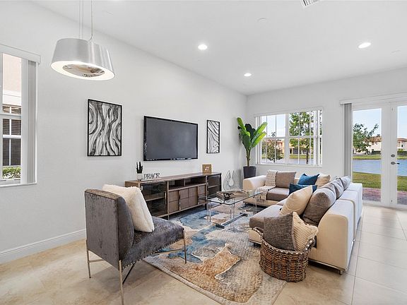 4th image of 8661 Lakeside Bend