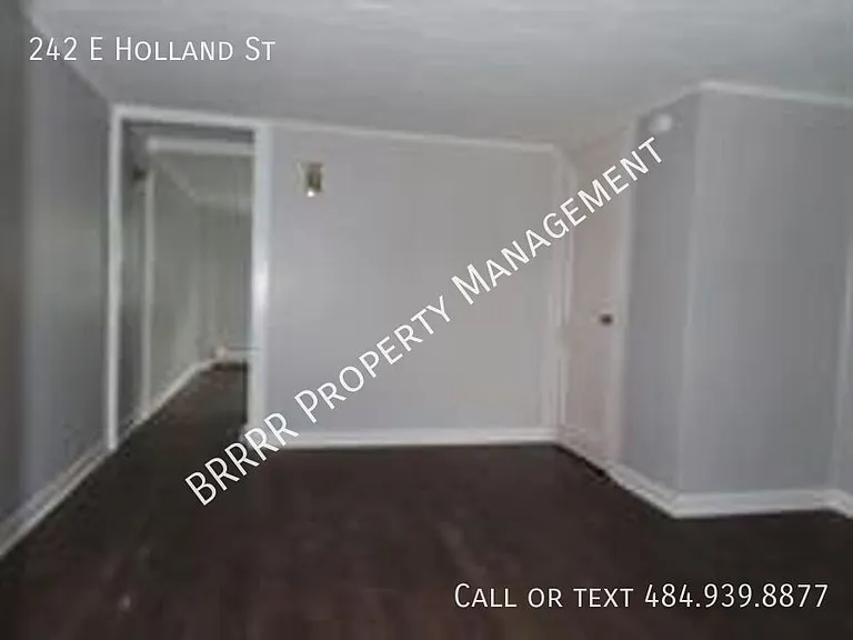 242 E Holland St — Photo 17