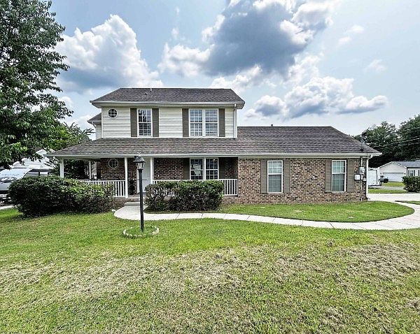 1st image of 305 Wildwood Dr