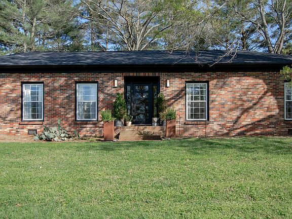 3rd image of 2212 Oakwood Dr E