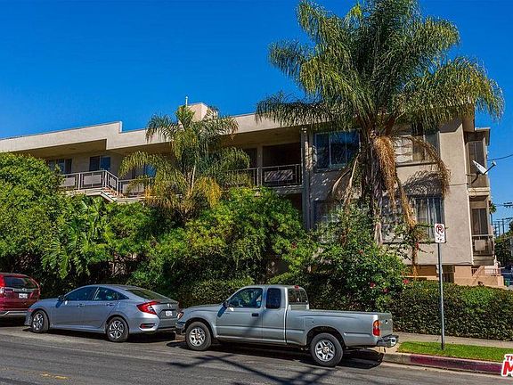 5th image of 954 S Barrington Ave APT 8