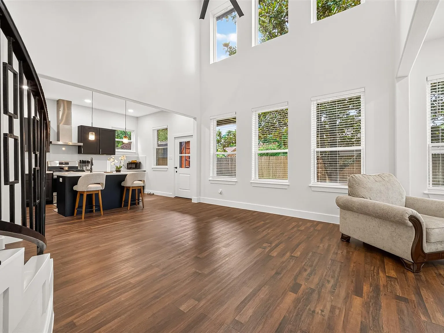 5 bed, 3.5 bath, 3400 sqft, $3,250 — Photo 4