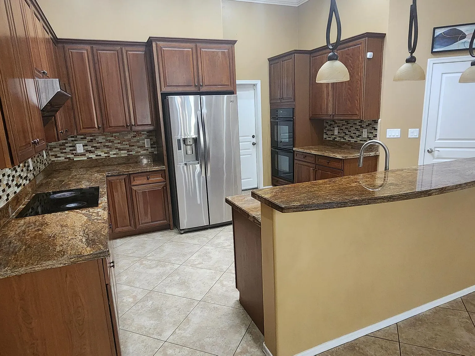 5 bed, 3.0 bath, 2451 sqft, $2,600 — Photo 4