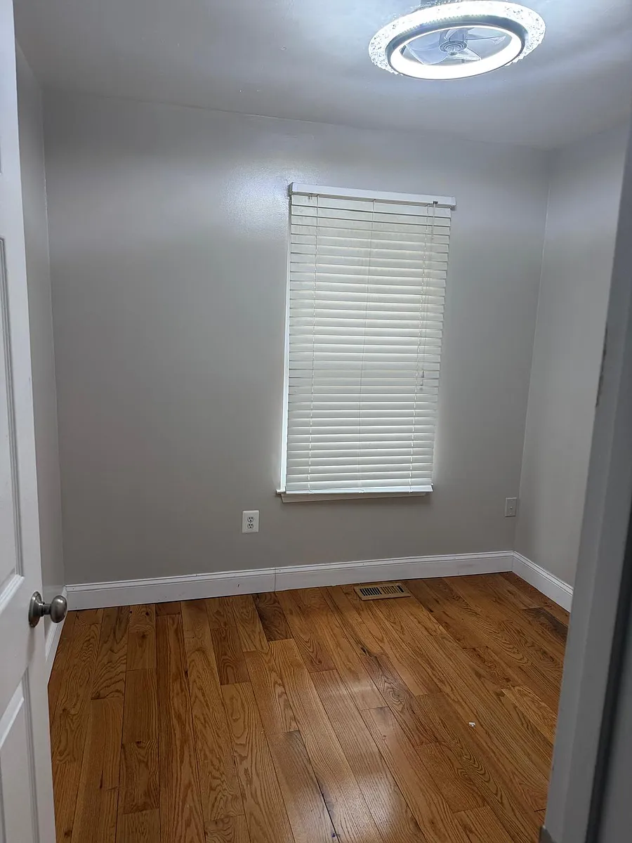 Building Photo - 9606 Clocktower Ln #4ROOMS