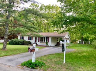 8 Lantern Ln, Niantic, CT 06357