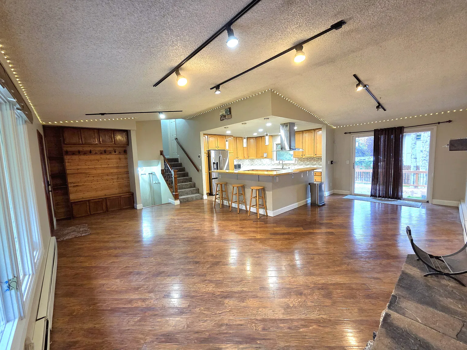 3 bed, 1364 sqft, $3,200 — Photo 4