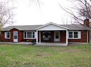 1635 Twin Lakes Rd, Lenoir City, TN 37772