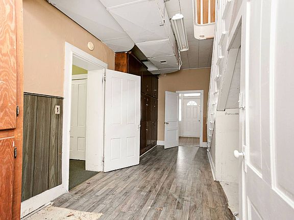 5th image of 113 E Mulberry St