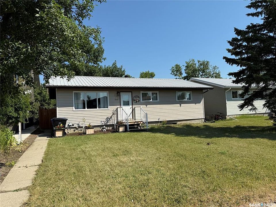 1st image of 912 Larson CRESCENT