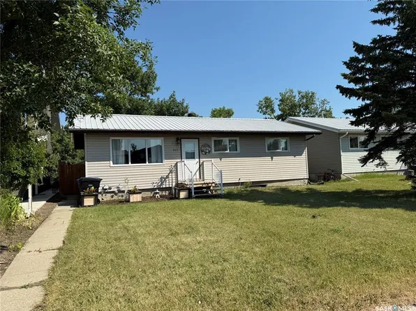 912 Larson CRESCENT, Eston, SK S0L 1A0
