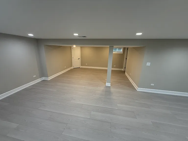 4521 N Plainfield Ave — Photo 12