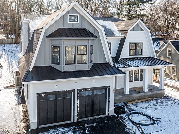 5th image of 176 Highgate St