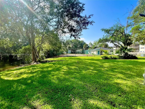 5080 SW 64th Ave APT 107, Davie, FL 33314