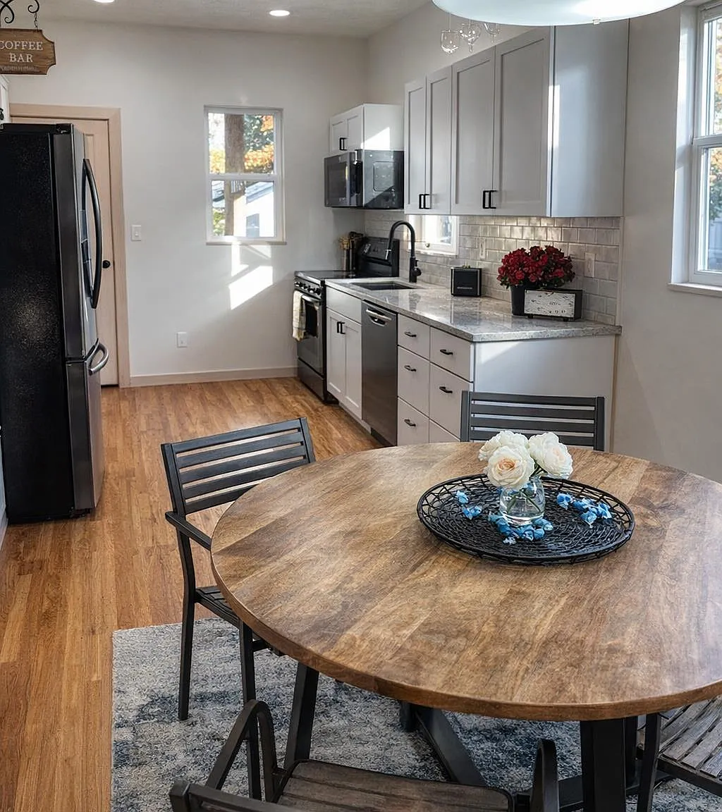 2 bed, 942 sqft, $1,600 — Photo 4
