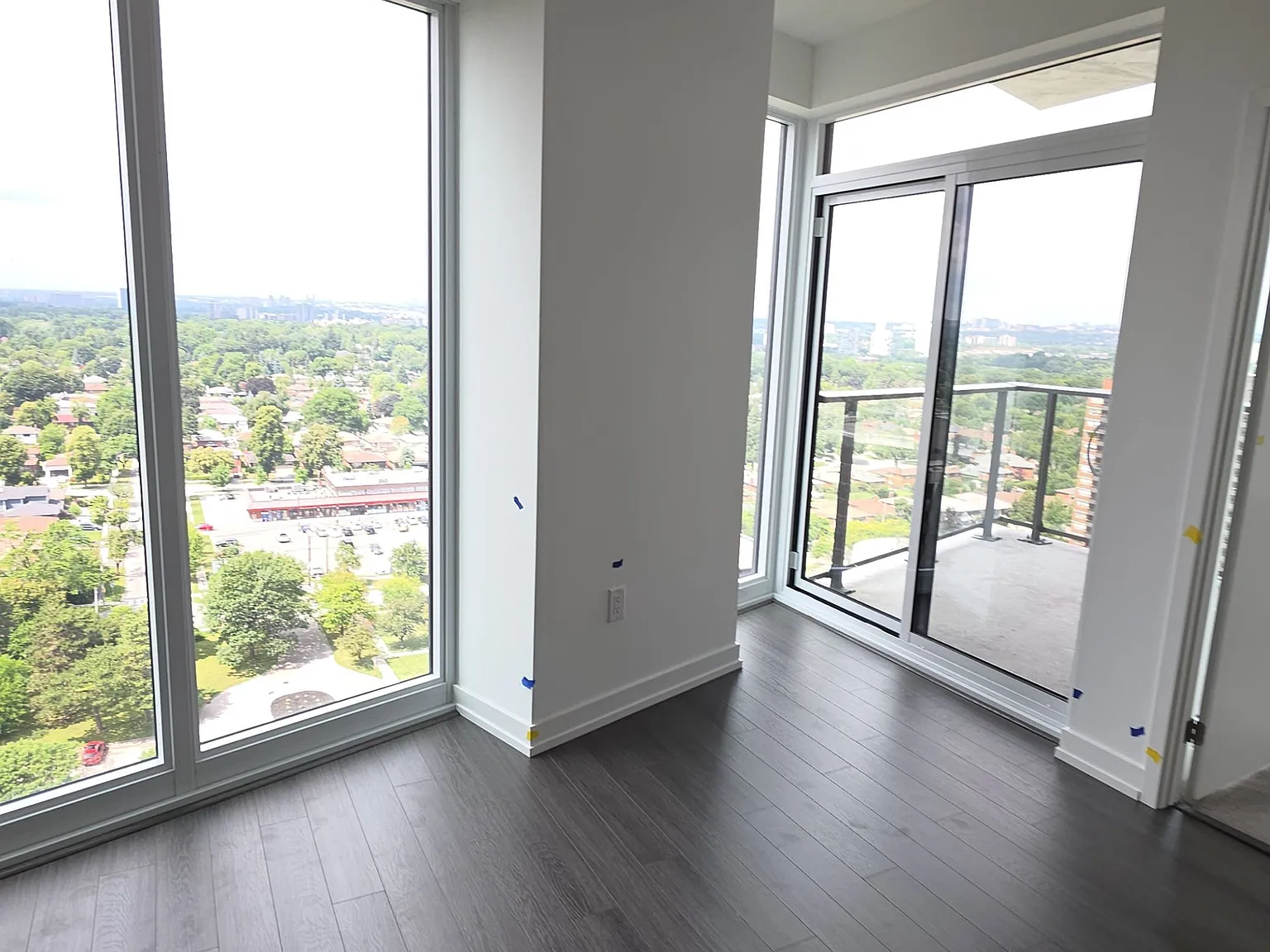 Notting Hill Condominiums — Photo 2