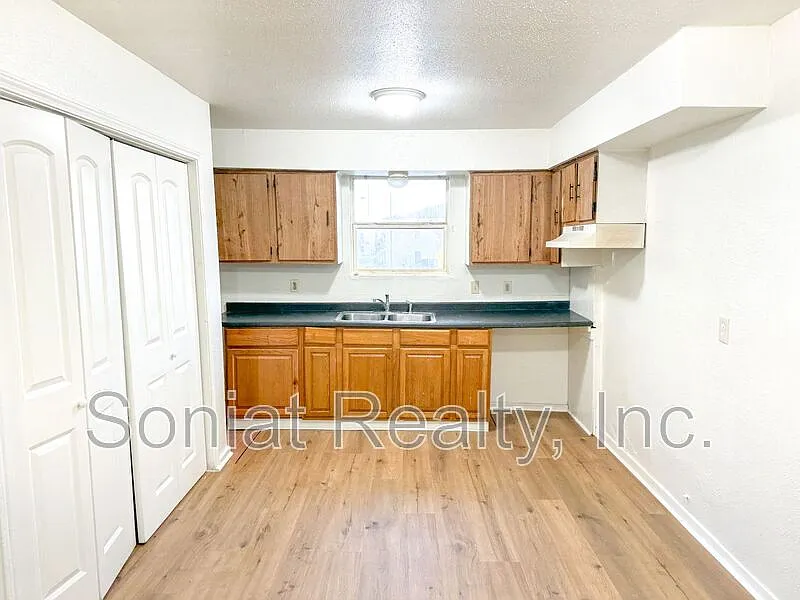 3 bed, 2.0 bath, 1200 sqft, $1,150 — Photo 3