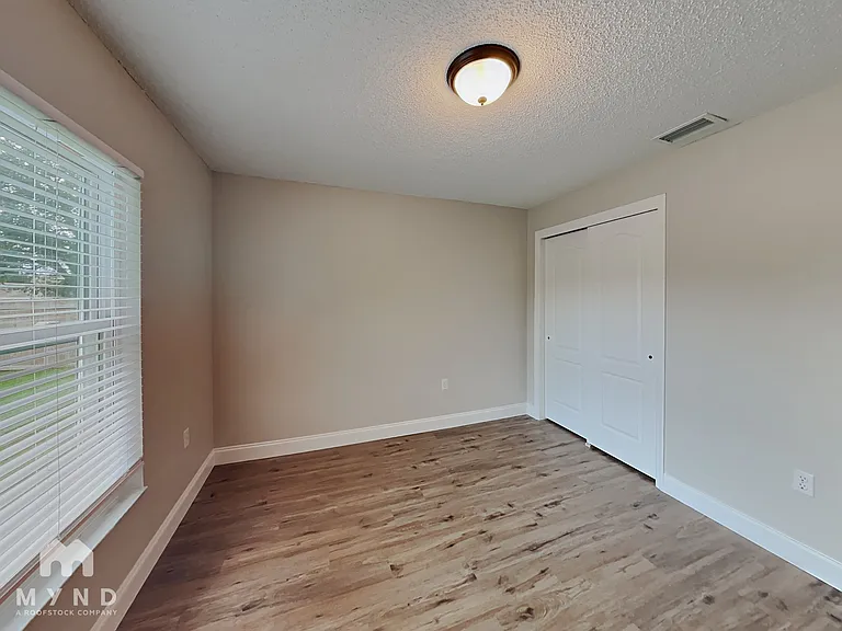 2069 Banbury Ln — Photo 13