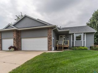 809 E 61st St, Sioux Falls, SD 57108