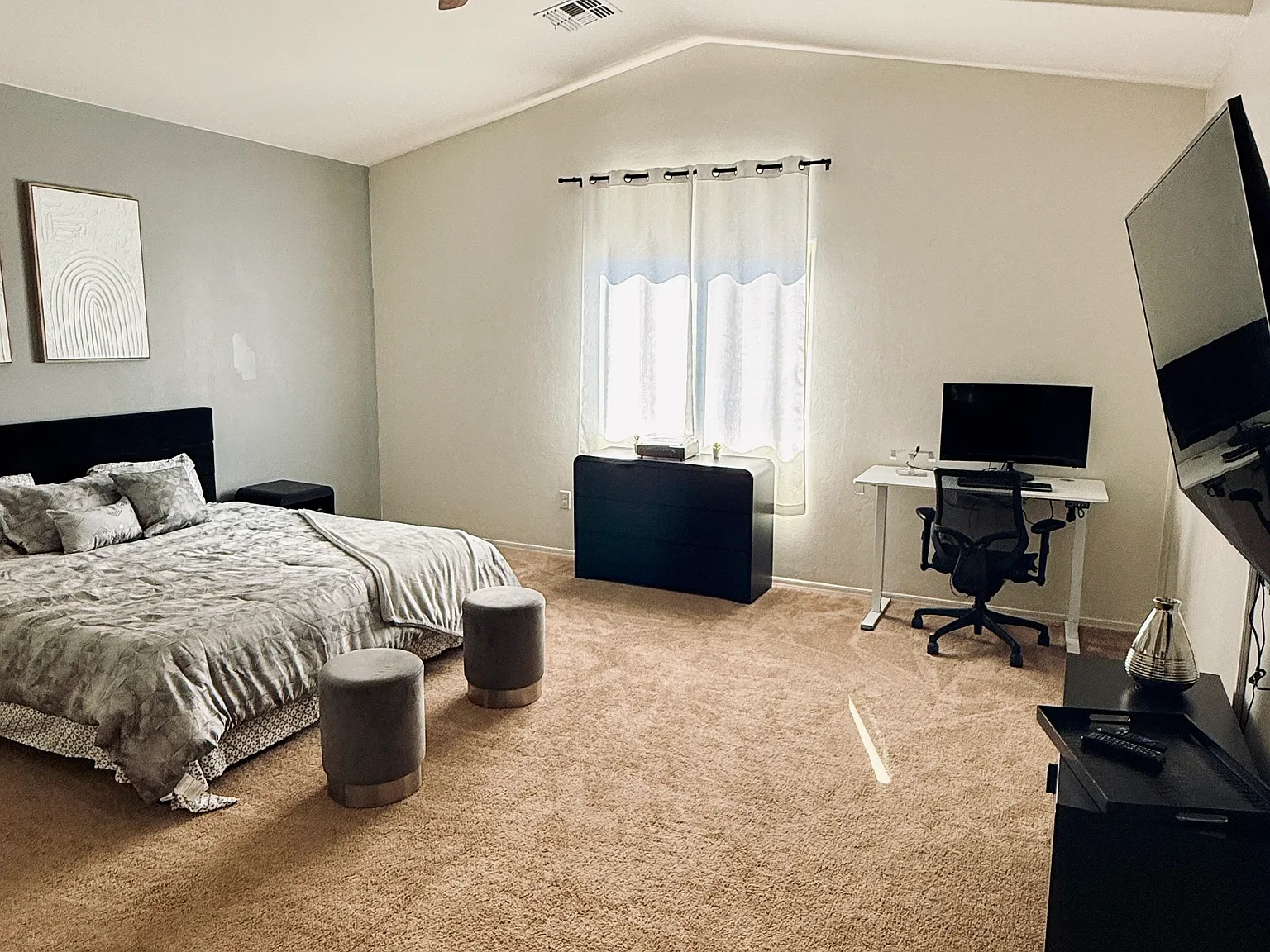 4 bed, 2064 sqft, $2,300 — Photo 3
