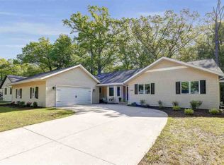 324 Van Caster Dr, Green Bay, WI 54311