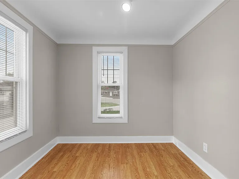 33316 Jefferson Ave — Photo 24