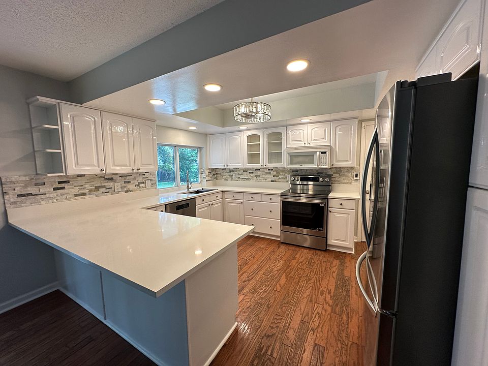 Kitchen with all new appliances!