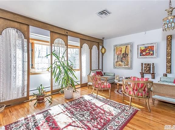 3rd image of 2559 Phyllis Dr