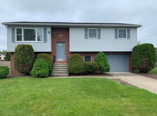 205 Robin Dr, Larksville, PA 18704