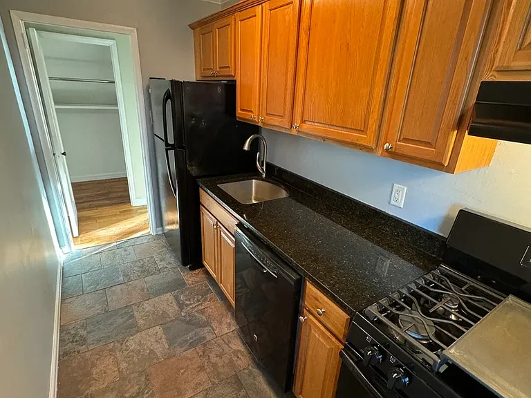 110 Margaret St #A — Photo 4