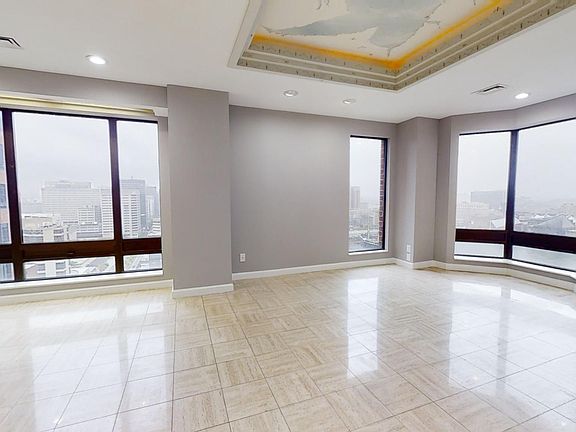 5th image of 10 E Lee St Unit 2002