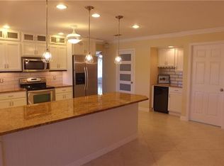 695 96th Ave N, Naples, FL 34108
