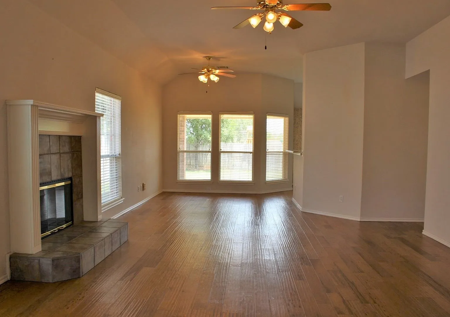 Charming 3 Bed, 2 Bath Home in Edmond with Gated Neighborhood — Photo 2