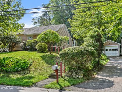 25 Circle Dr, Greenwich, CT, 06830