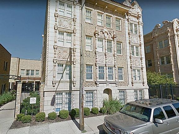 2nd image of 729 W Grand Ave