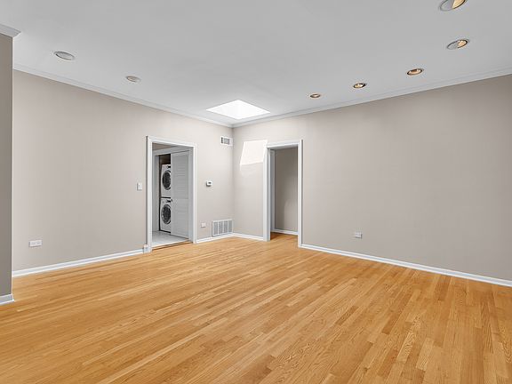 4th image of 1524 N Lasalle St