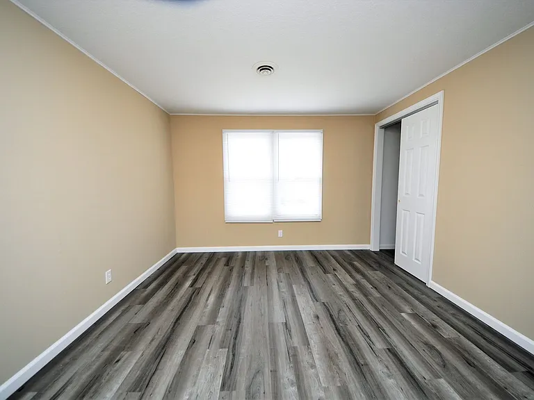 307 Granada Dr — Photo 12