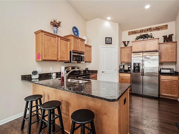 4th image of 5826 S Glenstone Ct