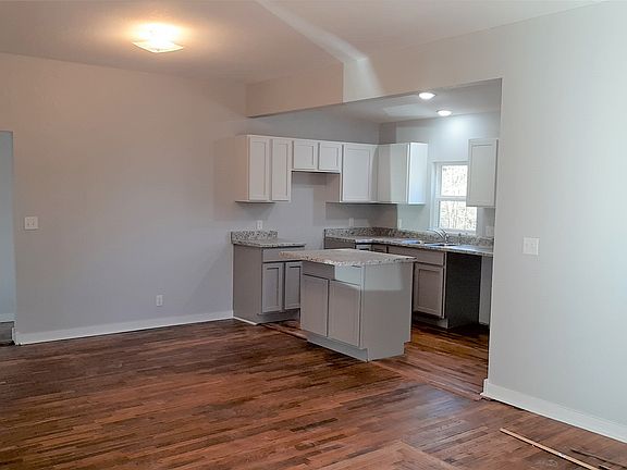 5th image of 375 N Kansas Ave