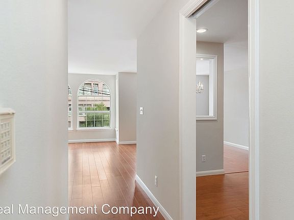 5th image of 721 32nd Ave