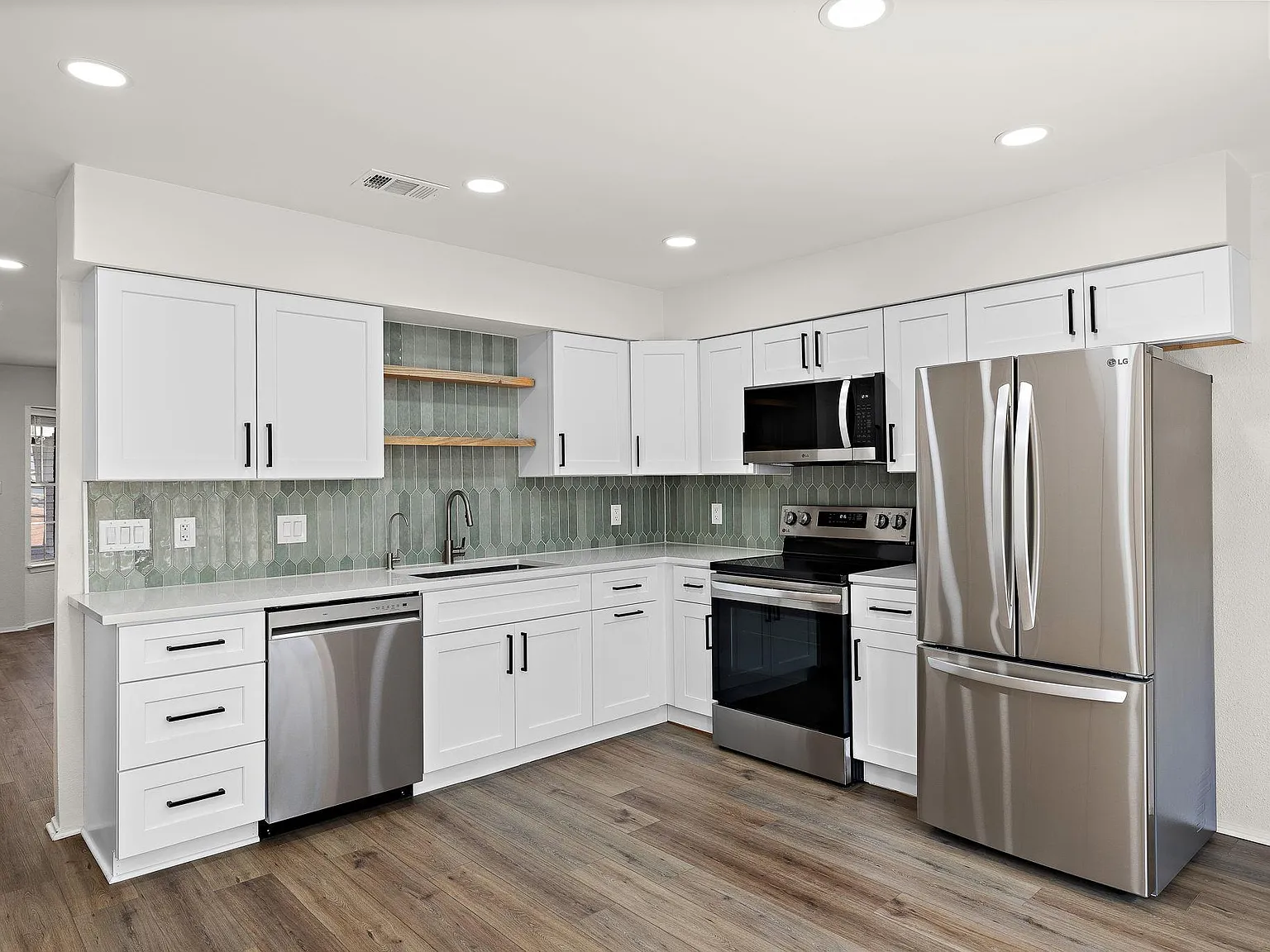 3 bed, 2.5 bath, 1190 sqft, $2,395 — Photo 4
