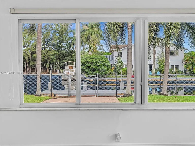 4500 SW 42nd Ter — Photo 46
