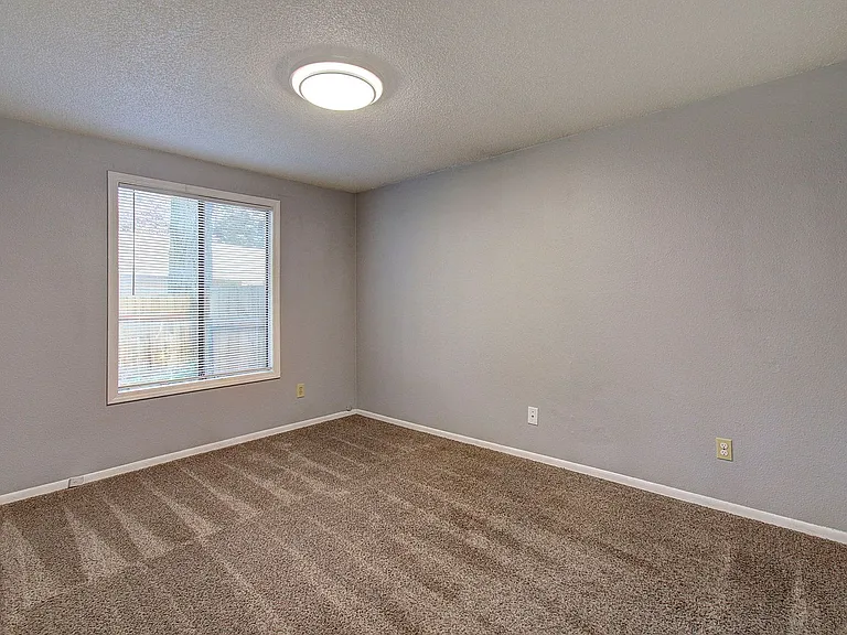 14306 NE 14th Cir — Photo 16