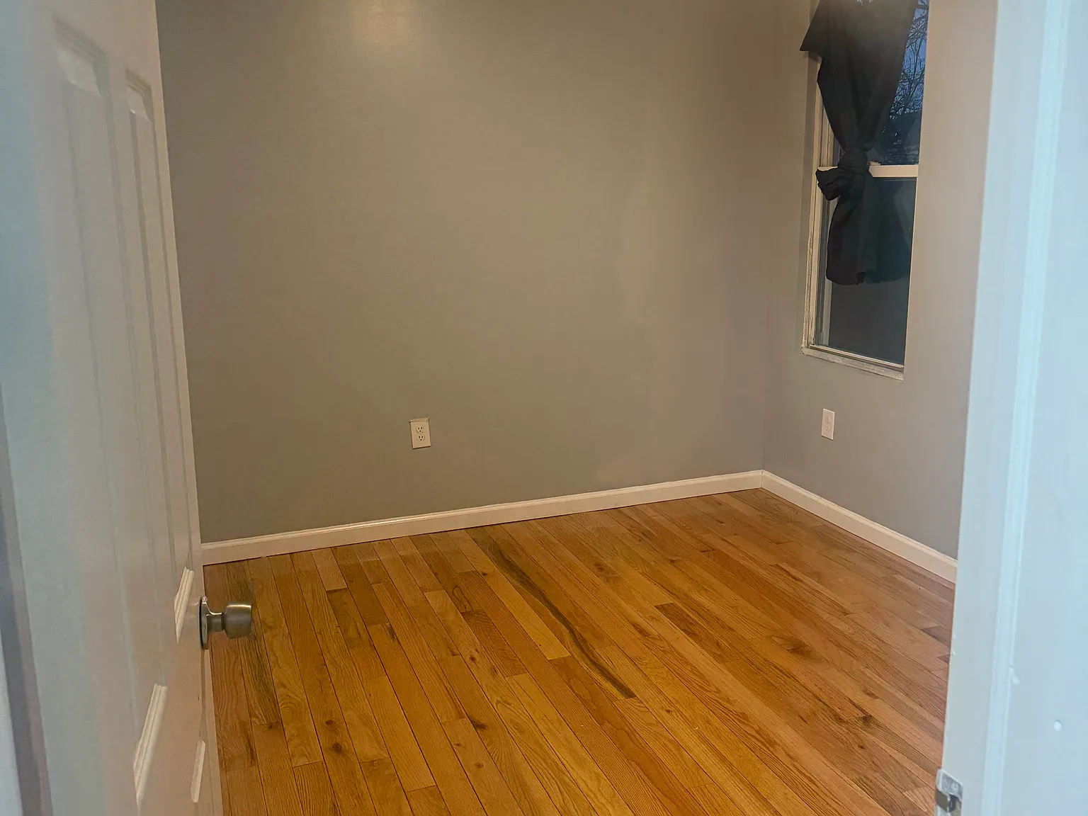 1 bed, 3000 sqft, $800 — Photo 1
