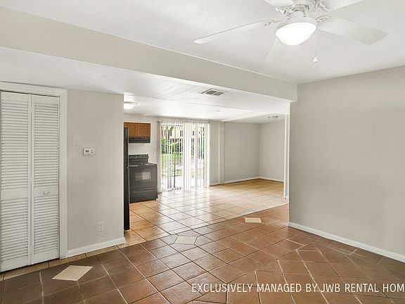5th image of 7725 Lake Park Dr