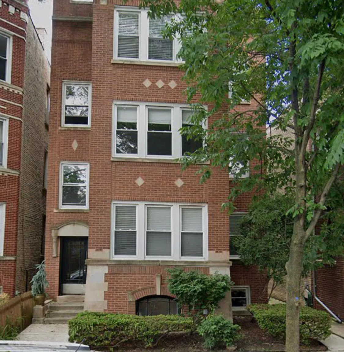 4721 N Maplewood Ave — Photo 1