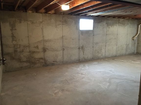 4th image of 1900 Monarch Dr