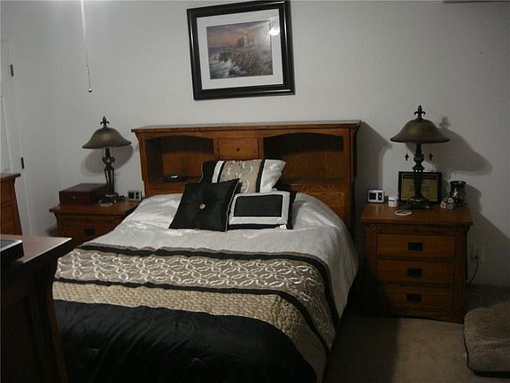 2nd image of 921 Meadowcove Cir