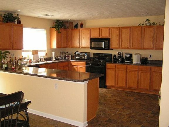 Chef's kitchen w/ lots of counter 